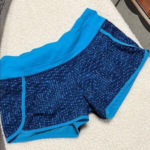 Lululemon Run Times Shorts Samba Snake Kayak Blue Size 6 Athletic Gym Athleisure